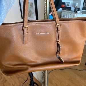 Michael kors saffiano leather bag with laptop insert